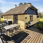 Astrup Vig Hideaway, Thatched With Shelter & Serenity * רוסלב