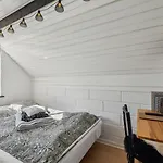 Astrup Vig Hideaway, Thatched With Shelter & Serenity בית נופש