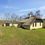 Astrup Vig Hideaway, Thatched With Shelter & Serenity * רוסלב