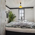 בית נופש Astrup Vig Hideaway, Thatched With Shelter & Serenity רוסלב