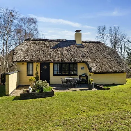 Astrup Vig Hideaway, Thatched With Shelter & Serenity רוסלב