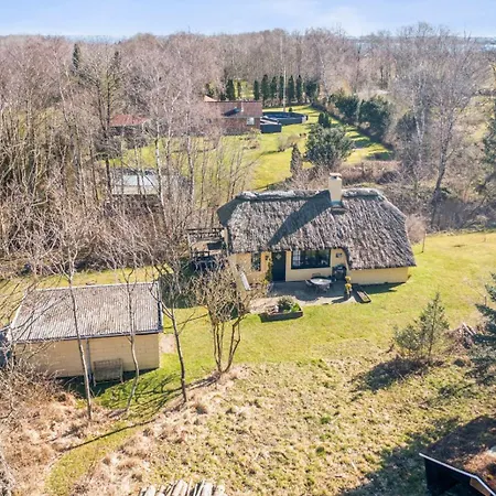Tatil Evi Astrup Vig Hideaway, Thatched With Shelter & Serenity *