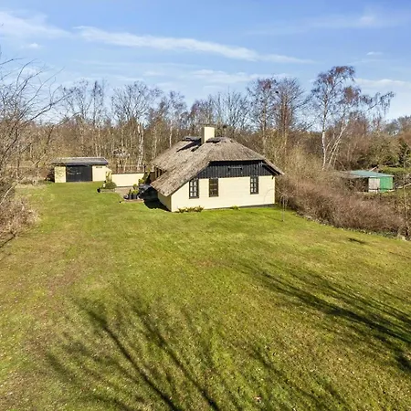Astrup Vig Hideaway, Thatched With Shelter & Serenity בית נופש