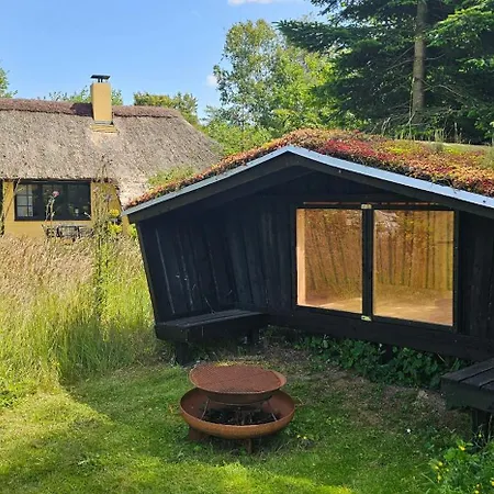 Astrup Vig Hideaway, Thatched With Shelter & Serenity בית נופש *