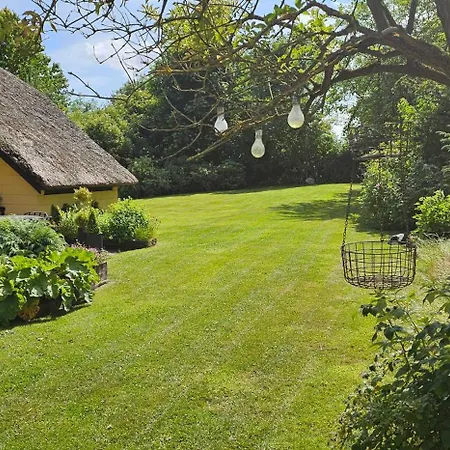 Astrup Vig Hideaway, Thatched With Shelter & Serenity Roslev