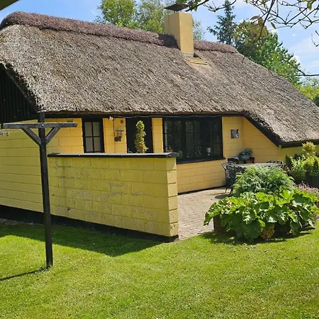 Astrup Vig Hideaway, Thatched With Shelter & Serenity Tatil Evi