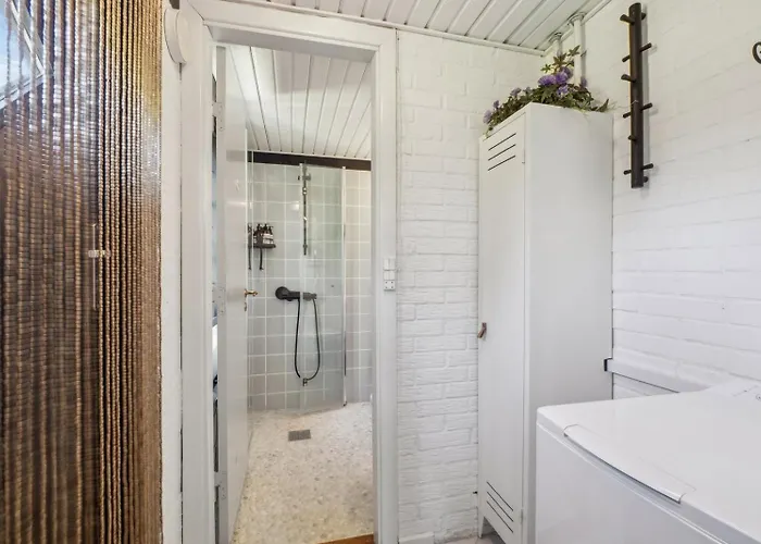 Hébergement de vacances Astrup Vig Hideaway, Thatched With Shelter & Serenity