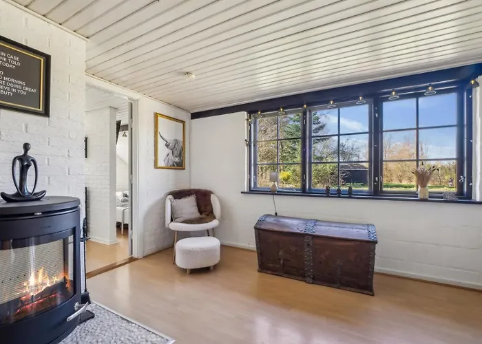 Holiday home Astrup Vig Hideaway, Thatched With Shelter & Serenity *