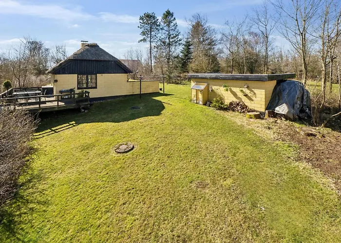 Astrup Vig Hideaway, Thatched With Shelter & Serenity Hébergement de vacances Roslev