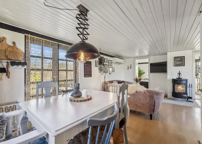 Holiday home Astrup Vig Hideaway, Thatched With Shelter & Serenity *