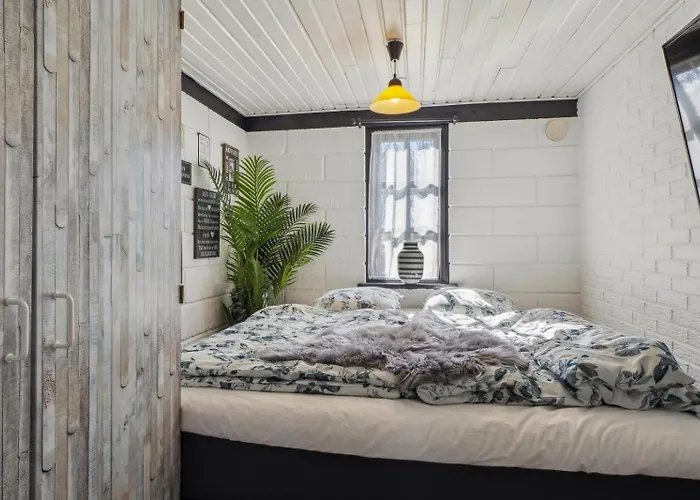 Holiday home Astrup Vig Hideaway, Thatched With Shelter & Serenity Roslev