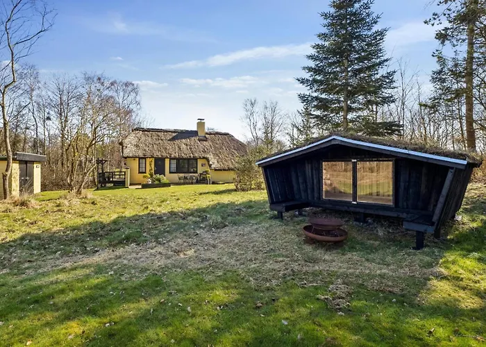 Astrup Vig Hideaway, Thatched With Shelter & Serenity *