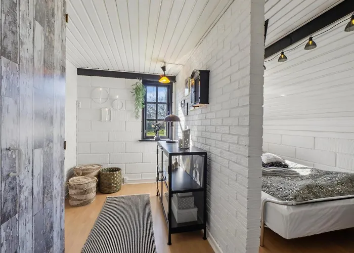 Astrup Vig Hideaway, Thatched With Shelter & Serenity Roslev