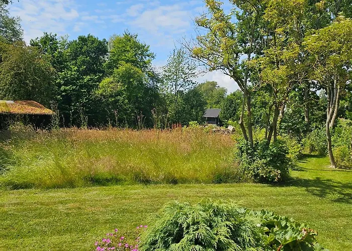 Astrup Vig Hideaway, Thatched With Shelter & Serenity * Roslev