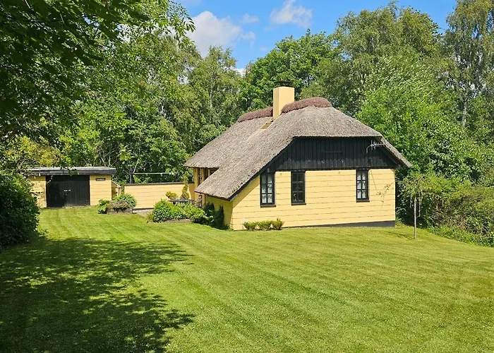 Hébergement de vacances Astrup Vig Hideaway, Thatched With Shelter & Serenity